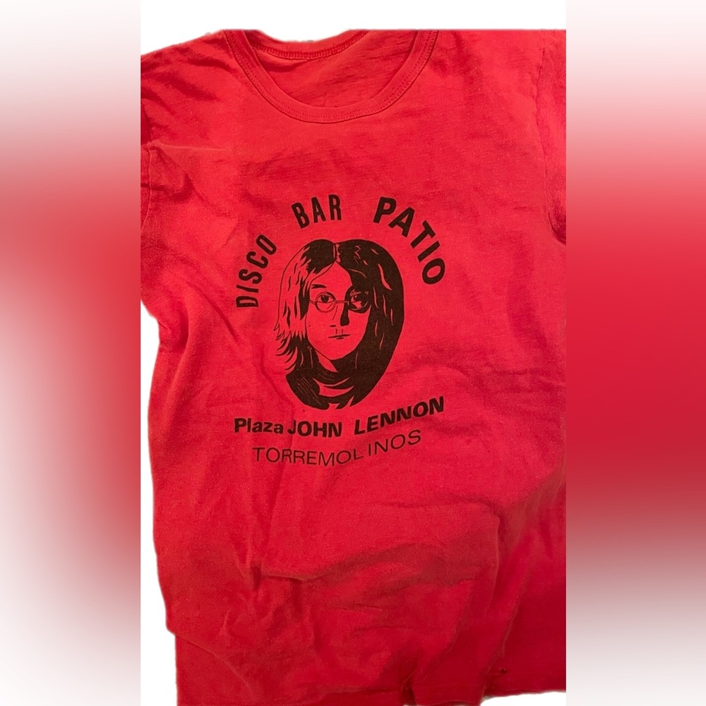 Rare John Lennon t-shirt disco bar patio Plaza JOHN LENNON
TORREMOLINOS